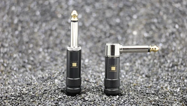 Connecteurs audio Bangee jack 6,35 mm droit et coudé, pointe en cuivre, fond gris